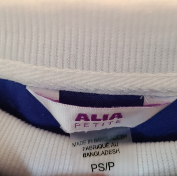 🌟Crewneck Fleece Size Small Petite - Picture 3 of 5